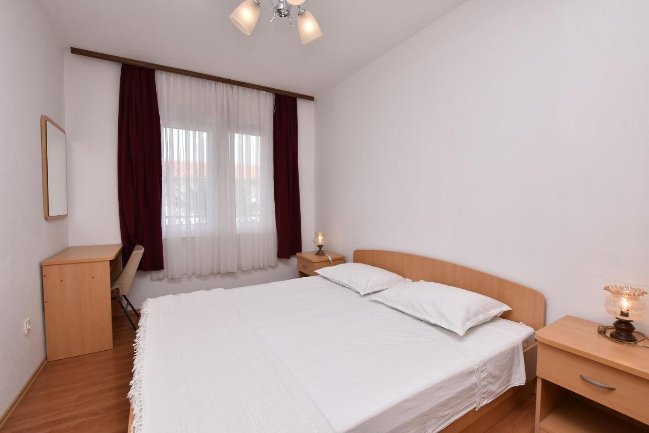 Apartments And Room Kiko Primošten Exterior foto